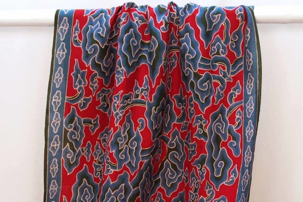 kain batik motif mega mendung